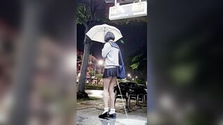 Đợi xe bus lâu quá lm e rơi sex toy sữa chảy tung toé