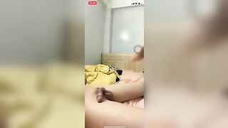 Em kính cận vừa mút vừa livestream NC