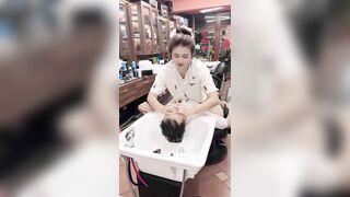 Tiệm làm tóc khiến mấy anh mê mệt!! địa chỉ ở cuối video đó :)))))