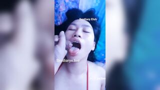 Thèm sữa chua xuất trong miệng em nuốt sạch