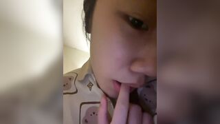 Bé Kiều Trang 2k9 quê Thái Nguyên mút tay