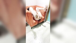 Vừa lm về đã bị thg chồng dùng toy bạo dâm nước bắn cả lên mặt