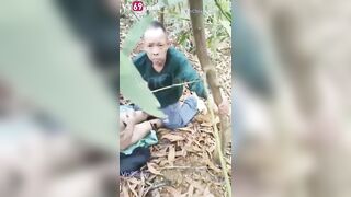 Full clip Phát hiện cụ già dẫn cháu gái lên rừng địt