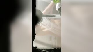 Quay lén hàng xóm vú bự tắm