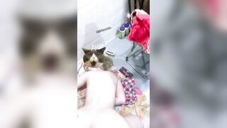 hiếp dâm Doggy vợ bạn mông to vú to hứng tình