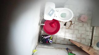 Em gái vú to lồn múp tắm