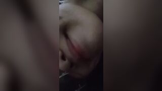 Thanh Hạnh Đeo Kính Móc Bướm Nhét Nguyên Cây Son Vào Lồn