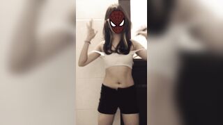 Nhất trend tiktok rồi, E gái nhảy thoát y đái ướt hết sàn