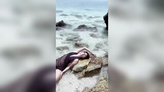 Chụp và Quay Khoe Thân. bên Studio public lên MXH và thành quả!