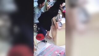 Con vợ khốn nạn cho ông hàng xóm địt tại shop