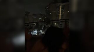 đêm khuya hắn không cho ngủ, hắn kéo ra ban công, đụ mạnh từ phía sau, rên á ự!
