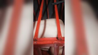 Nhốt con chó vào chuông. địt mẹ không ngoan tao cắt buồi ngay.