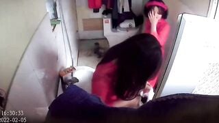 Quay lén mấy em bưng quả thay đồ