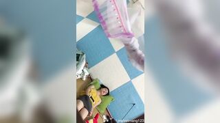 Quay lén vô tình bắt gặp em thủ dâm 2