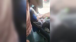Clip Mò Vú Người Yêu Trên Xe Buýt Công Cộng Bị Quay Lại