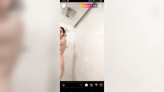 Khoe Vú Bự Lúc Tắm Chat Sex Với Người Yêu 2