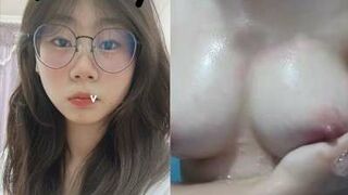 Em Học SInh Genz Thủ Dâm Vú To Ti Hồng Thủ Dâm Với Lọ Hồ Dán