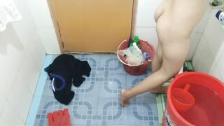 Quay lén em vợ tắm nó không phát hiện được