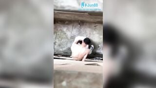 Quay lén đôi học sinh địt Nhau ở nhà để xe Giáo viên phát hiện