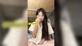 Em Kính Cận Thủ Dâm Lên Đỉnh Rung Rinh Cặp Giò