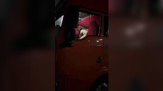 Mấy Lão Lái Công Ten Nơ Mà Nổi Hứng, Đêm Tới Toàn Gọi Gái Ngành Đi Tàu Nhanh Trên Xe!