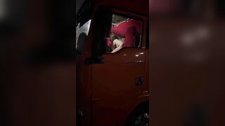 Mấy Lão Lái Công Ten Nơ Mà Nổi Hứng, Đêm Tới Toàn Gọi Gái Ngành Đi Tàu Nhanh Trên Xe!