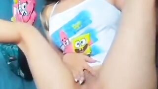 Teen lồn non bị thầy giáo dụ đến học bị đè ra địt và cái kết sướng vl ra