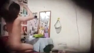 Chị hàng xóm thích khoả thân ở nhà