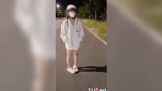 Em nghiện phô dâm cởi đồ khỏa thân chở anh đi dạo buổi tối
