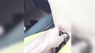 Móc lồn đứa em gái ngoan ngoãn trong xe hơi