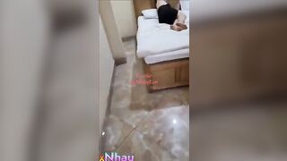 Thấy e gái không mặc quần lót nên liều tốc váy để địt ẻm