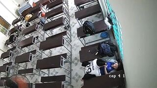 Hai em học sinh cấp 3 lén địt nhau trong lớp