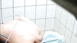 Quay lén vợ hàng xóm tắm nhìn ngon