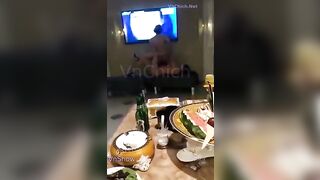 Được thằng bạn dẫn đi hát karaoke ôm , mấy em ngon quá quay lại cho anh em thưởng thứ