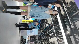 Quay Lén Dưới Váy Ở Trung Tâm Triển Lãm Xe Toàn Hot Girl (phần 4)