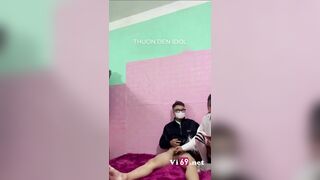 Phát hiện thg a trai lén vào vạch lồn non địt e học sinh say ngủ như chết