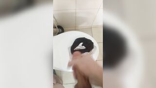 Tiếp tục thủ dâm bằng quần lót của e học sinh lớp 10 ở phòng trọ bên cạnh 2