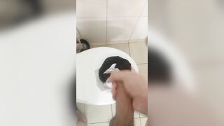 Tiếp tục thủ dâm bằng quần lót của e học sinh lớp 10 ở phòng trọ bên cạnh 2