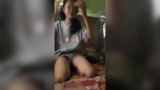 Em gái mới lớn