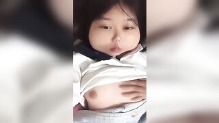 Bé học sinh