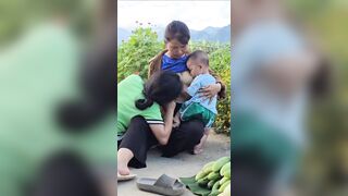 Chị và e bú sữa