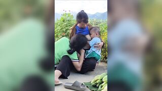 Chị và e bú sữa