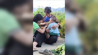 Chị và e bú sữa