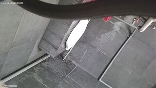 Quay lén WC công cộng 8