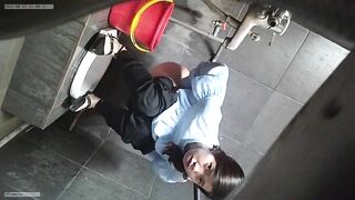Quay lén WC công cộng 23