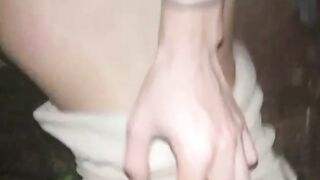 Em gái non tơ mới lớn ngồi ngắm sao. Nứng Dẫn ra bụi mía