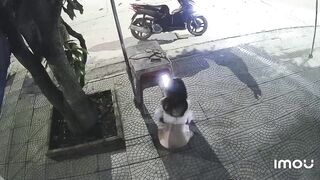 Sưu tầm: gái xinh đi đái trước camera