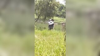 Sưu tầm: học sinh kiểm tra định kì cơ thể nhau ở đồng