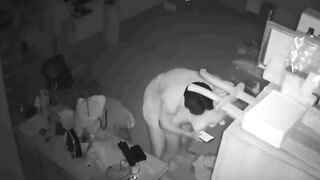 Vợ đưa trai về nhà địt chồng chồng soi cam thì phát hiện
