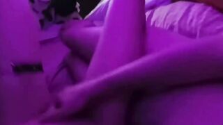 Vẫn Là Câu Chuyện Con Nhỏ Nhu Cầu Cao Và Ánh Đèn Tím Trong Bóng Tối!!